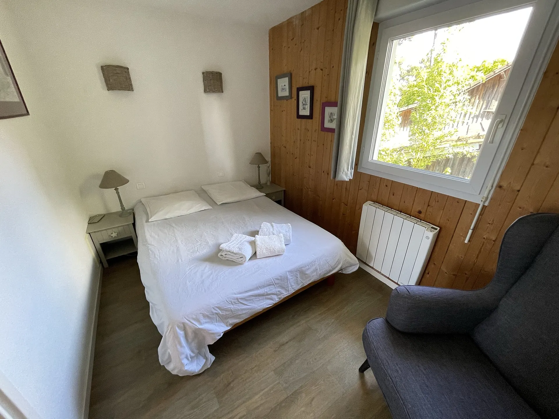 The bedroom from the other side: the armchair, the window and the radiator